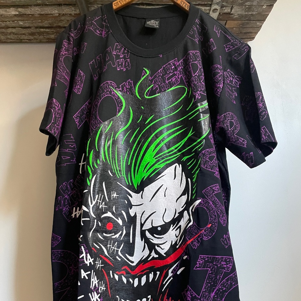 Thai all over print Joker T-shirt. 100% cotton. Approx size large/xl.